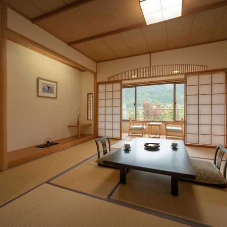 Отель Iizaka Onsen Surikamitei Ohtori Фукусима Экстерьер фото