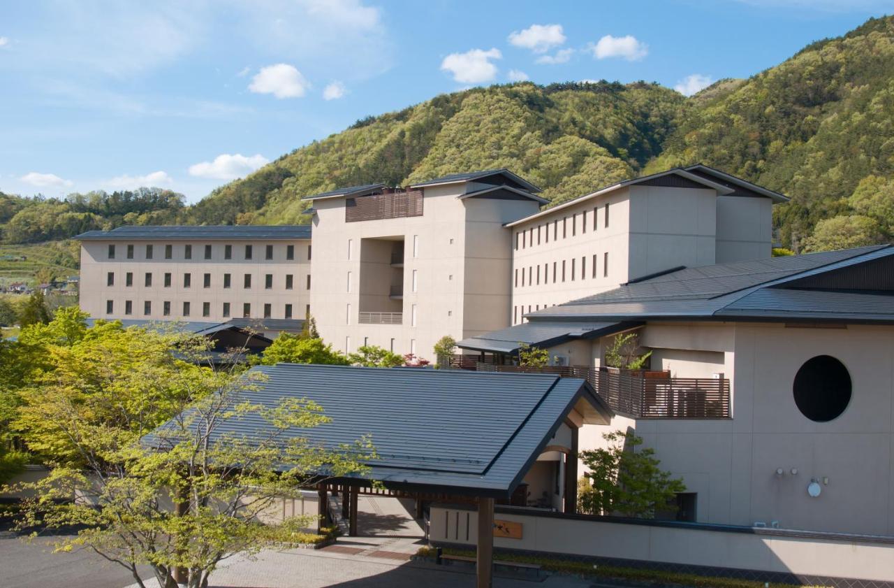 Отель Iizaka Onsen Surikamitei Ohtori Фукусима Экстерьер фото