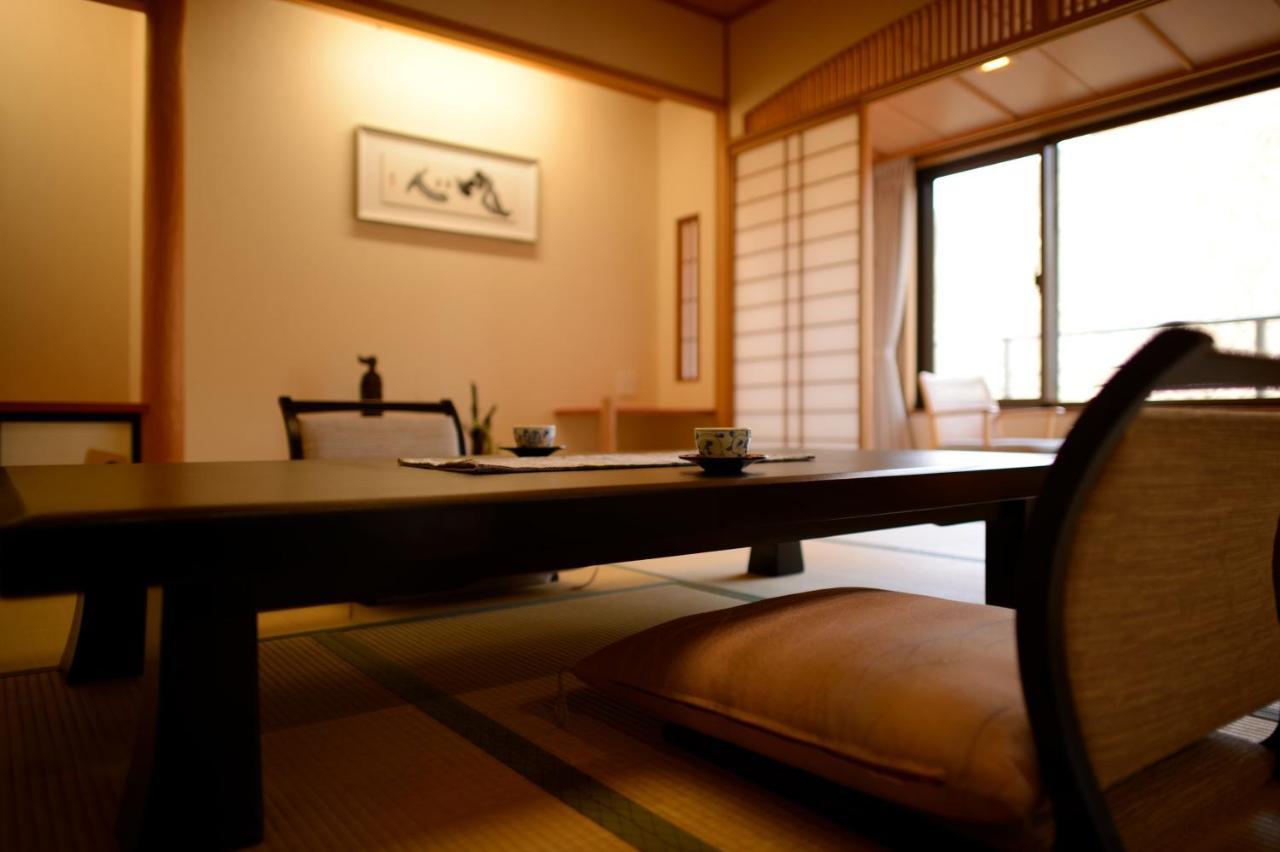 Отель Iizaka Onsen Surikamitei Ohtori Фукусима Экстерьер фото