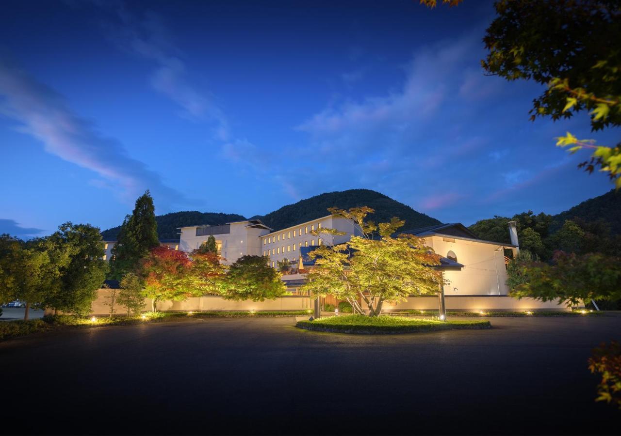 Отель Iizaka Onsen Surikamitei Ohtori Фукусима Экстерьер фото