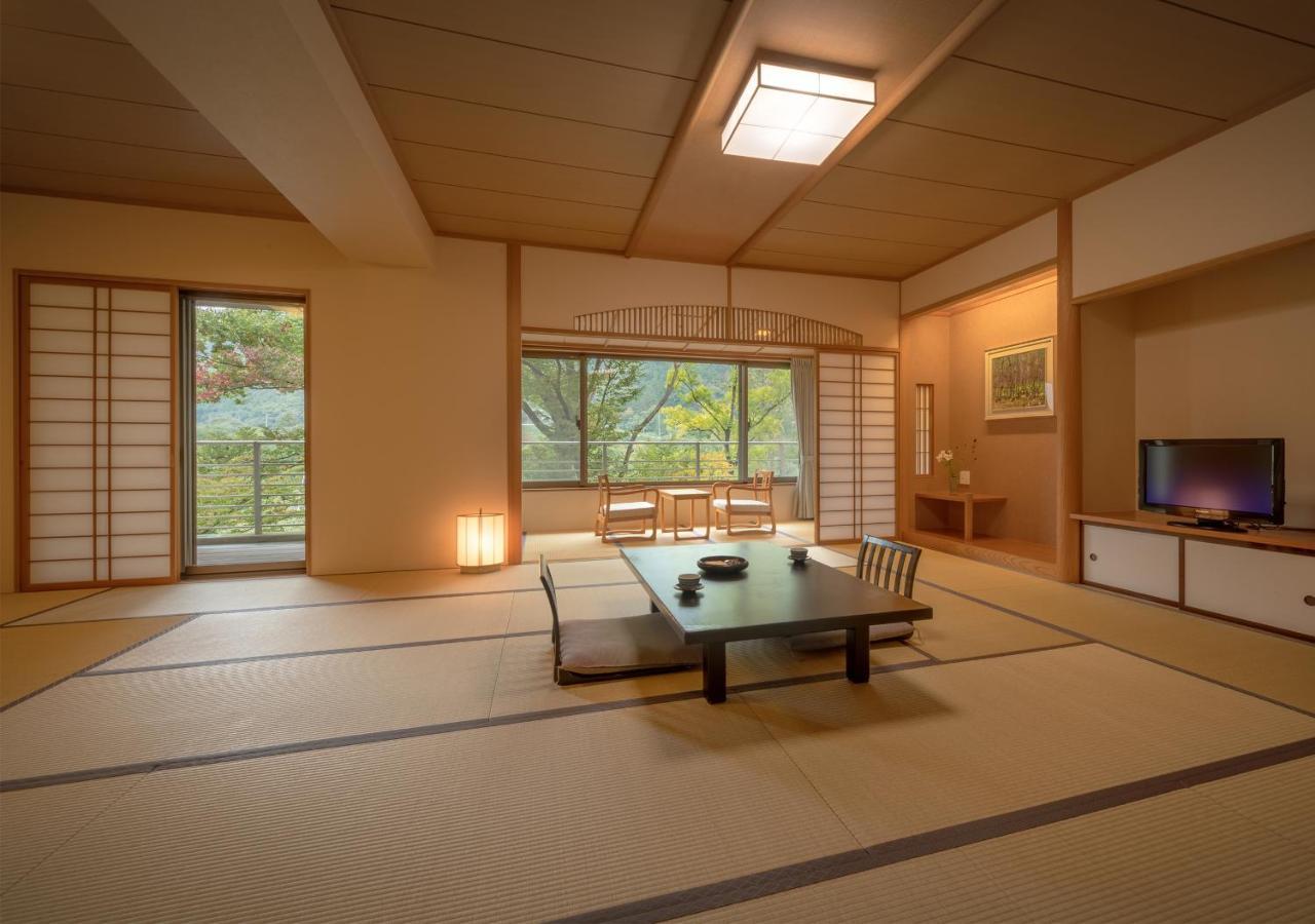 Отель Iizaka Onsen Surikamitei Ohtori Фукусима Экстерьер фото